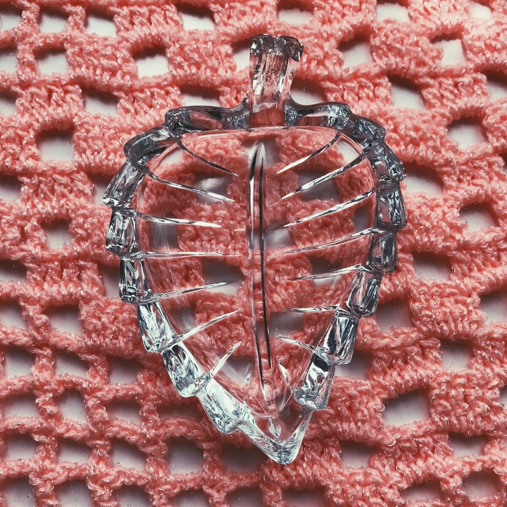 Mini Glass Leaf-Shaped Clear Glass Platen (4 1/2")